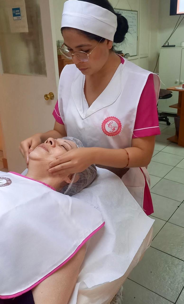 Cosmetología integral Con Técnica de maquillaje